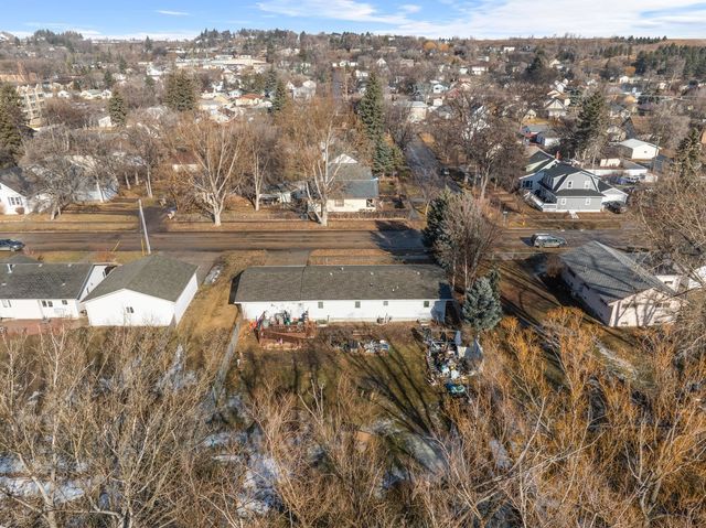 520 7th Ave NE, Minot, ND 58703