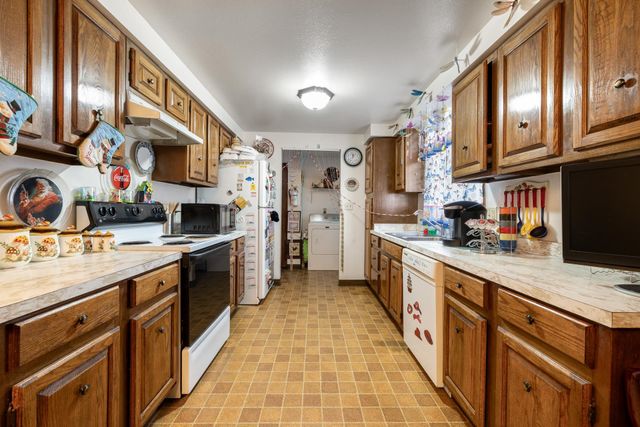 520 7th Ave NE, Minot, ND 58703