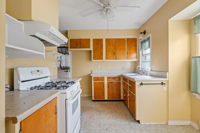 907 W 12th Street, La Porte, IN 46350