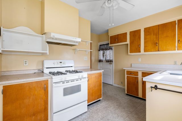 907 W 12th Street, La Porte, IN 46350