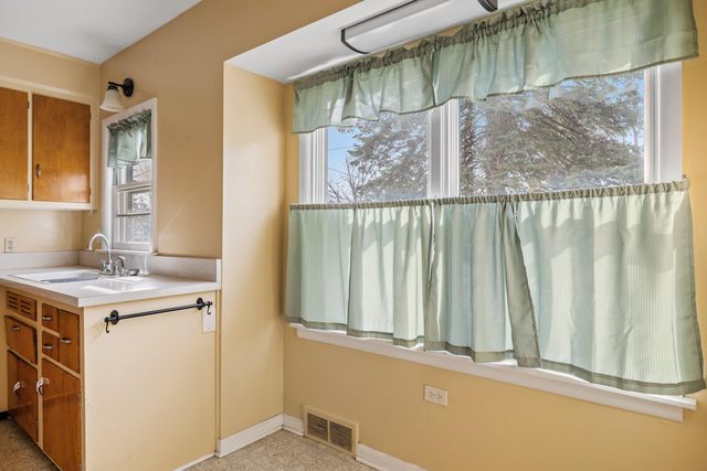 907 W 12th Street, La Porte, IN 46350