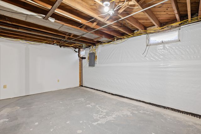 907 W 12th Street, La Porte, IN 46350