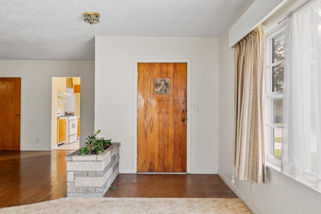 907 W 12th Street, La Porte, IN 46350