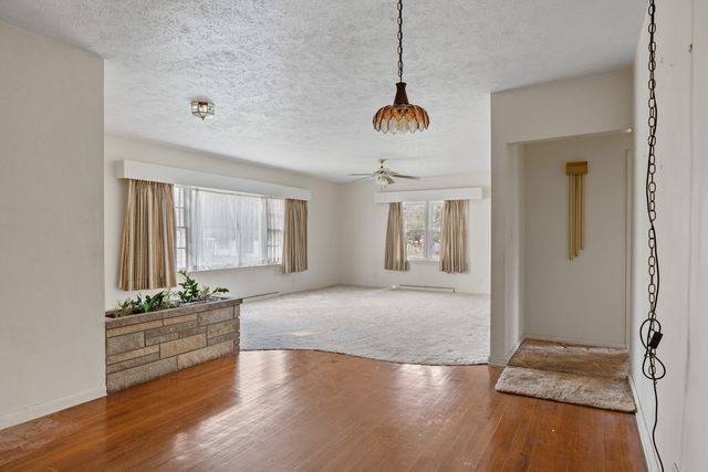 907 W 12th Street, La Porte, IN 46350