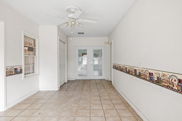 907 W 12th Street, La Porte, IN 46350