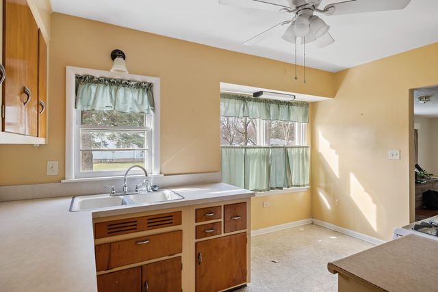 907 W 12th Street, La Porte, IN 46350