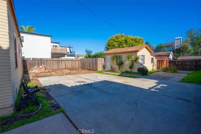 1586 Orange, Costa Mesa, CA 92627