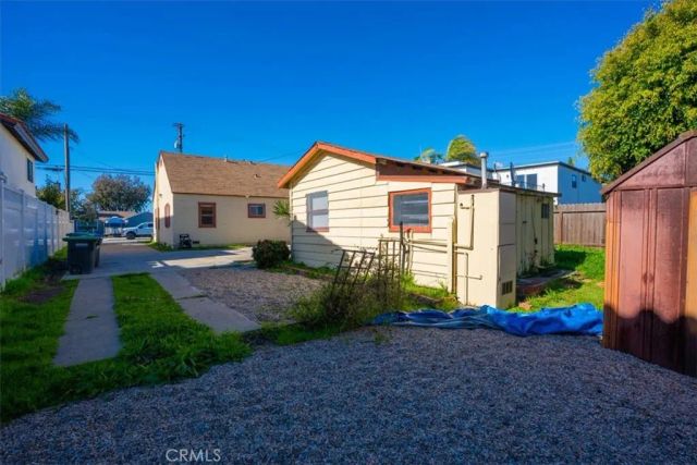 1586 Orange, Costa Mesa, CA 92627