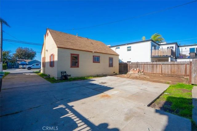 1586 Orange, Costa Mesa, CA 92627