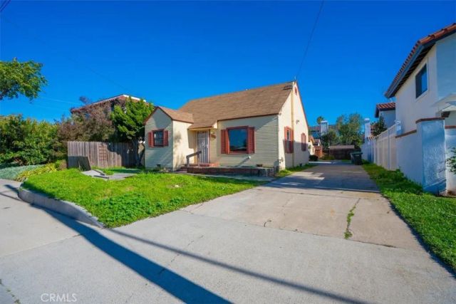 1586 Orange, Costa Mesa, CA 92627