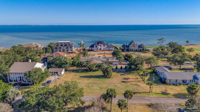 1009 Harbourview Cir, Pensacola, FL 32507