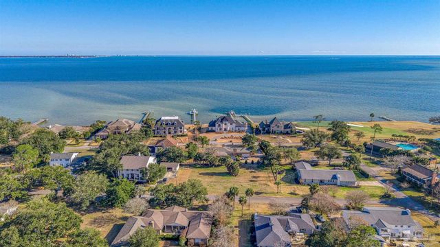 1009 Harbourview Cir, Pensacola, FL 32507