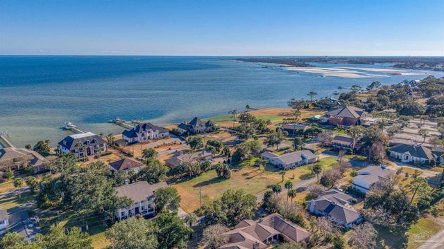 1009 Harbourview Cir, Pensacola, FL 32507