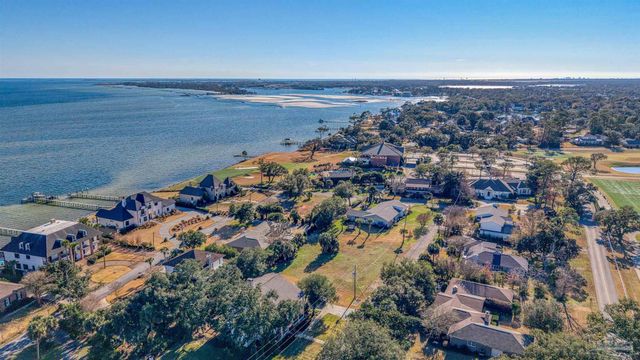1009 Harbourview Cir, Pensacola, FL 32507