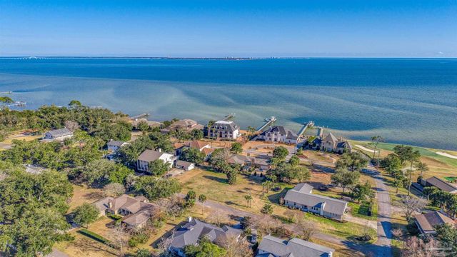 1009 Harbourview Cir, Pensacola, FL 32507