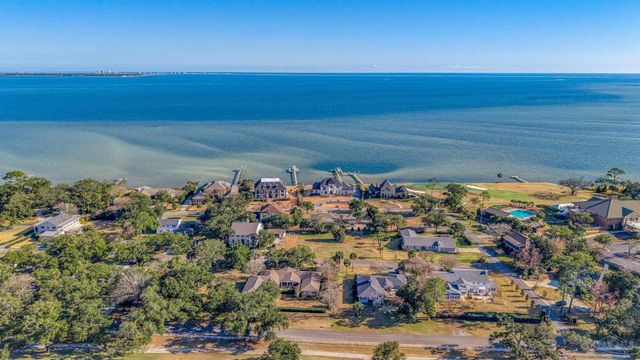 1009 Harbourview Cir, Pensacola, FL 32507