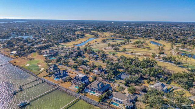 1009 Harbourview Cir, Pensacola, FL 32507