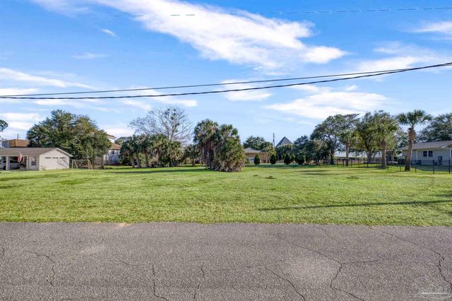 1009 Harbourview Cir, Pensacola, FL 32507