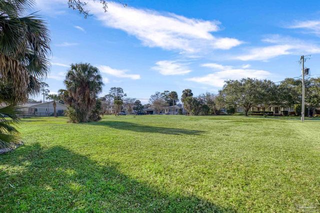 1009 Harbourview Cir, Pensacola, FL 32507