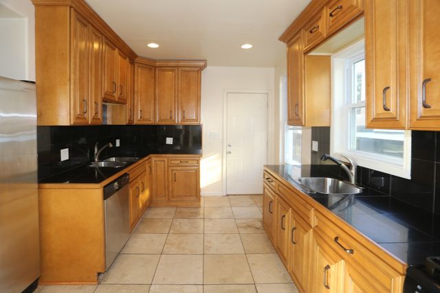 2458 N CLYBOURN Avenue, Chicago, IL 60614
