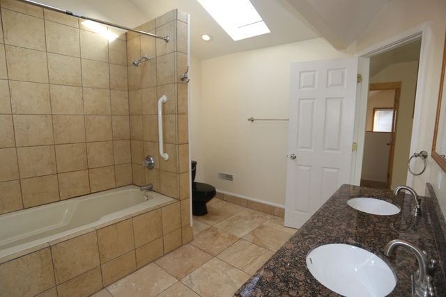 2458 N CLYBOURN Avenue, Chicago, IL 60614