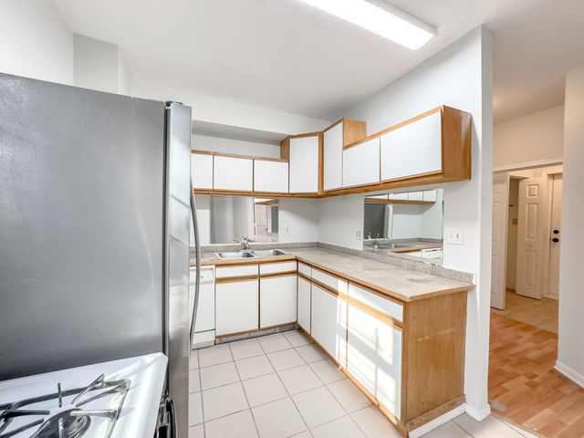 2458 N CLYBOURN Avenue, Chicago, IL 60614