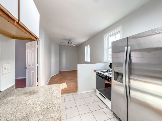 2458 N CLYBOURN Avenue, Chicago, IL 60614