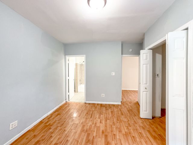 2458 N CLYBOURN Avenue, Chicago, IL 60614
