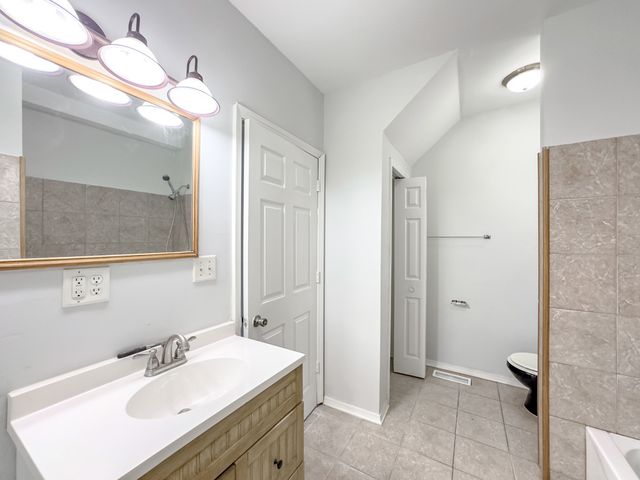 2458 N CLYBOURN Avenue, Chicago, IL 60614