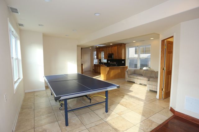 2458 N CLYBOURN Avenue, Chicago, IL 60614