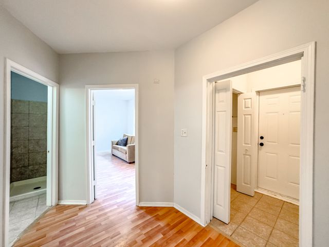 2458 N CLYBOURN Avenue, Chicago, IL 60614
