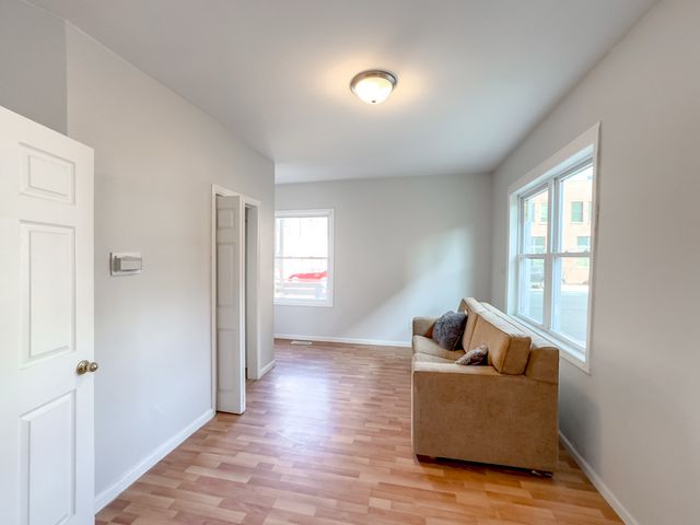 2458 N CLYBOURN Avenue, Chicago, IL 60614
