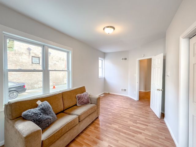 2458 N CLYBOURN Avenue, Chicago, IL 60614