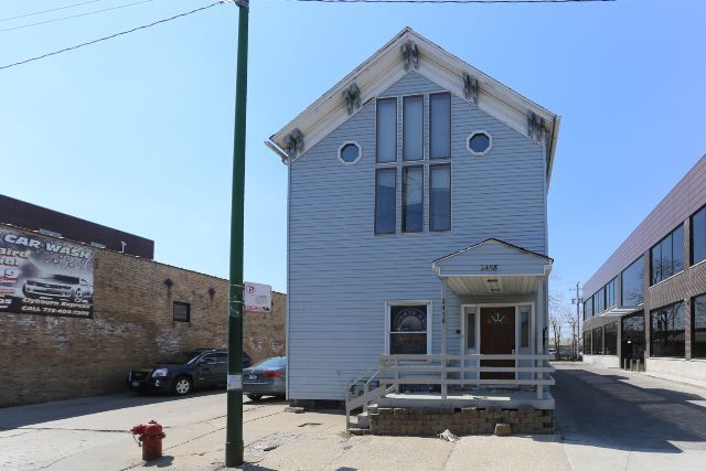2458 N CLYBOURN Avenue, Chicago, IL 60614