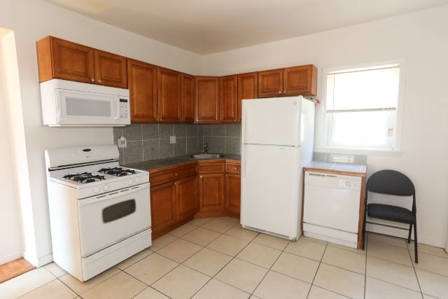 2458 N CLYBOURN Avenue, Chicago, IL 60614
