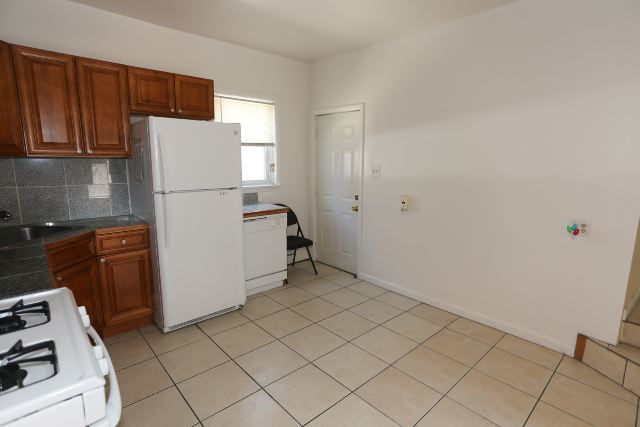 2458 N CLYBOURN Avenue, Chicago, IL 60614