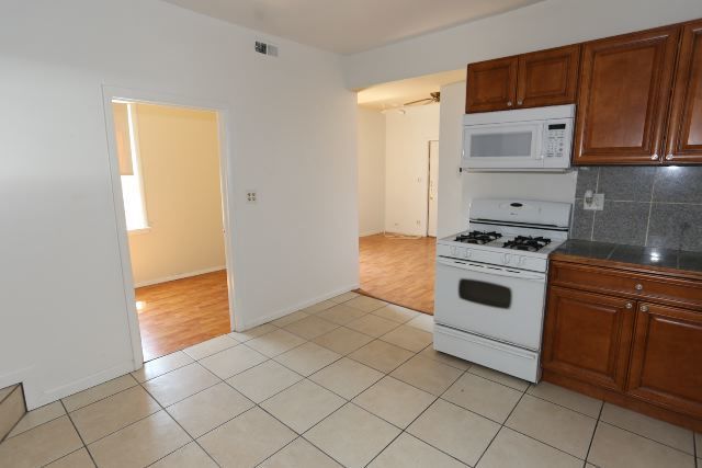 2458 N CLYBOURN Avenue, Chicago, IL 60614