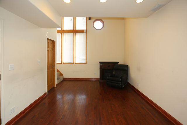 2458 N CLYBOURN Avenue, Chicago, IL 60614