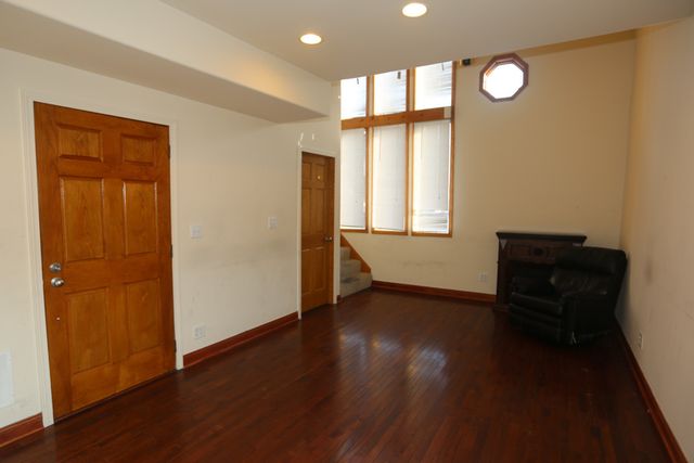 2458 N CLYBOURN Avenue, Chicago, IL 60614