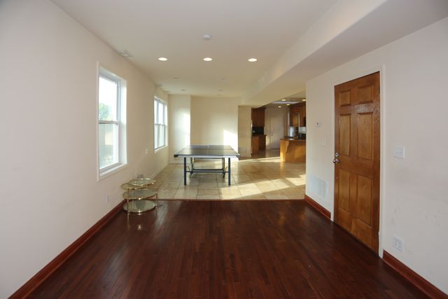 2458 N CLYBOURN Avenue, Chicago, IL 60614