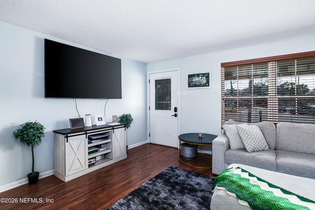 721 FOXBRIAR Cove, Jacksonville, FL 32221