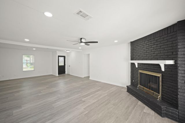 5943 Greenmont Drive, Houston, TX 77092