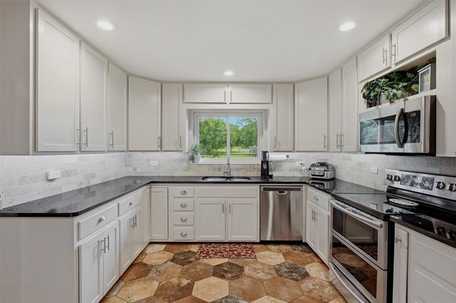 1252 County Road 167, Whitesboro, TX 76273