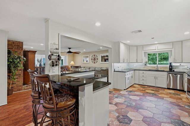 1252 County Road 167, Whitesboro, TX 76273