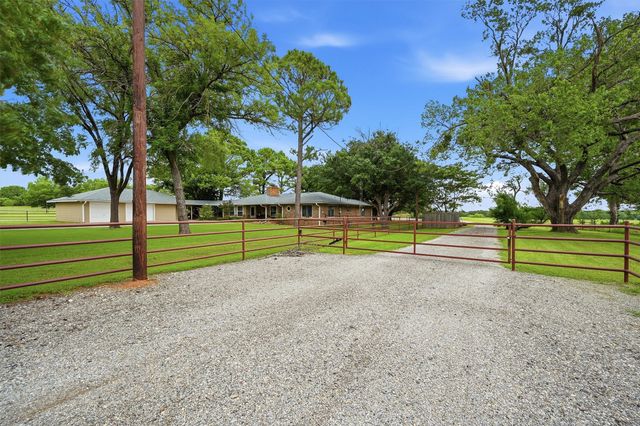 1252 County Road 167, Whitesboro, TX 76273
