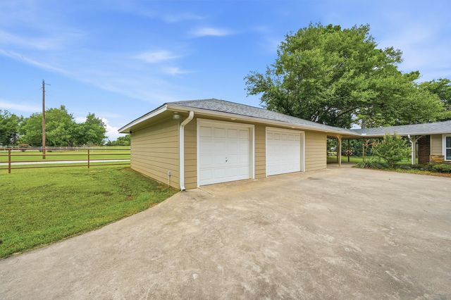1252 County Road 167, Whitesboro, TX 76273