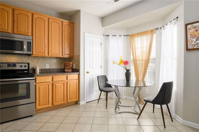 1604 Olivers Crossing Circle, Winston-salem, NC 27127