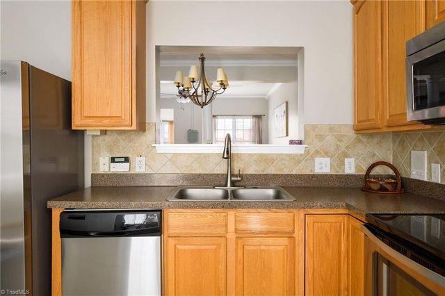 1604 Olivers Crossing Circle, Winston-salem, NC 27127