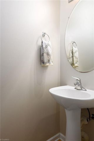 1604 Olivers Crossing Circle, Winston-salem, NC 27127