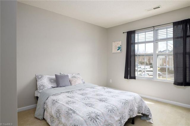 1604 Olivers Crossing Circle, Winston-salem, NC 27127